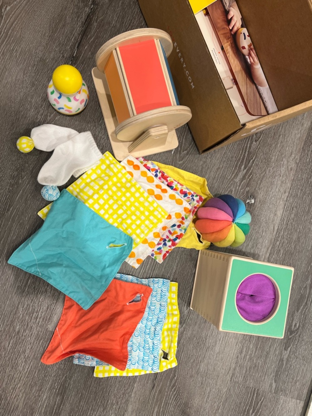 Lovevery Colorful Toddler Sensory Toy Kit - the senser 5-6months